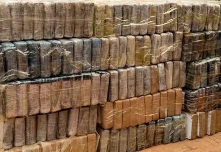 قادمة من إحدى دول الجوار.. السنغال تضبط نحو طن من الكوكايين