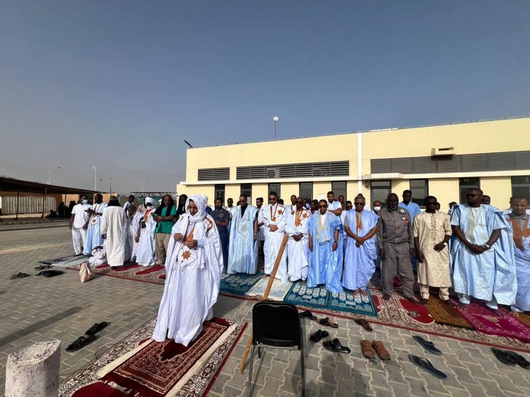 مدير المستشفى الوطني يؤدي صلاة العيد مع العاملين والمرضى