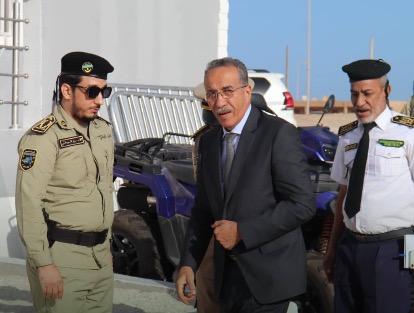 مدير الأمن يمنح “عيدية” خاصة لمنتسبي قطاعه