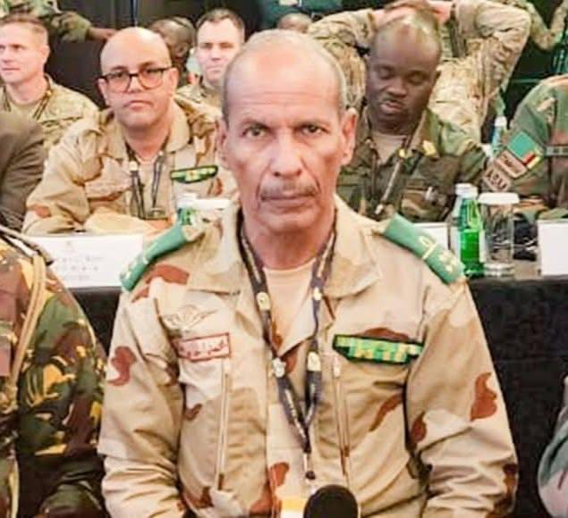 مجلس الوزراء يقر رفع سن التقاعد في المؤسستين العسكرية والأمنية والجيش يقر هيكلة جديدة