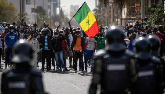 السنغال: تعديل دستوري يعمق الأزمة السياسية وفاي يدعو لاستفتاء شعبي
