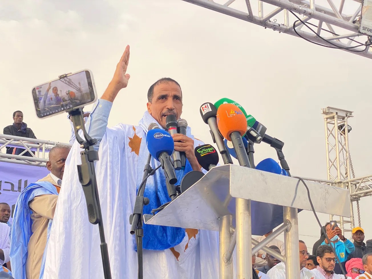 ولد مولود لمحتجي نواذيبو: عطشكم سببه الفساد والنظام يتلاعب بكم